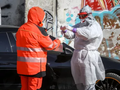 ﻿- Zdravstveni dom ZD Metelkova - vstopna točka za bolnike z ljubljanske regije - jemanje brisov - testiranje na koronavirus - zaščitna obleka - maske - 31.03.2020 - Koronavirus COVID-19 v Sloveniji - epidemija - ukrepi za preprečevanje širjenja okužb s koronavirusom - ustavljeno javno in družabno življenje. //FOTO: Luka Cjuha