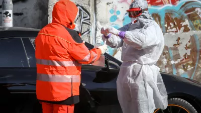 ﻿- Zdravstveni dom ZD Metelkova - vstopna točka za bolnike z ljubljanske regije - jemanje brisov - testiranje na koronavirus - zaščitna obleka - maske - 31.03.2020 - Koronavirus COVID-19 v Sloveniji - epidemija - ukrepi za preprečevanje širjenja okužb s koronavirusom - ustavljeno javno in družabno življenje. //FOTO: Luka Cjuha