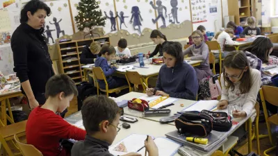 - šolstvo - osnovnošolci - učenci - pouk - učiteljica - Osnovna šola Ledina, Komenskega ulica 19 //FOTO: Luka Cjuha