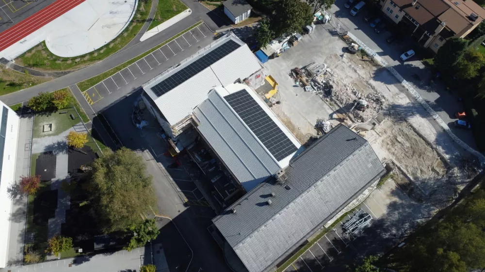 Zaradi statičnih tveganj morali porušiti del knjižnice