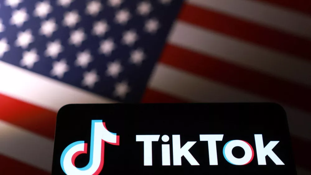 TikTok logo is placed on a U.S. flag in this illustration taken September 24, 2025. REUTERS/Dado Ruvic/Illustration