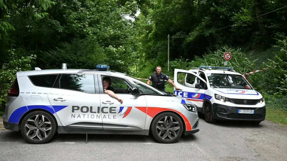 Police France, francija, policija, french police, francoska policijaPolice cars are parked in front of a cordoned-off area, near a sports field where a 32-year-old man was found dead with his throat slit and gutted, in Pont-de-Metz on August 4, 2025. The victim had stab wounds to the neck and back and has been found by a walker in a cross position, police told AFP.,Image: 1027676326, License: Rights-managed, Restrictions:, Model Release: no