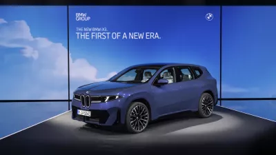 Električni BMW iX3 postavlja nove standrade, saj bo njegov doseg znašal preko 800 kilometrov. 