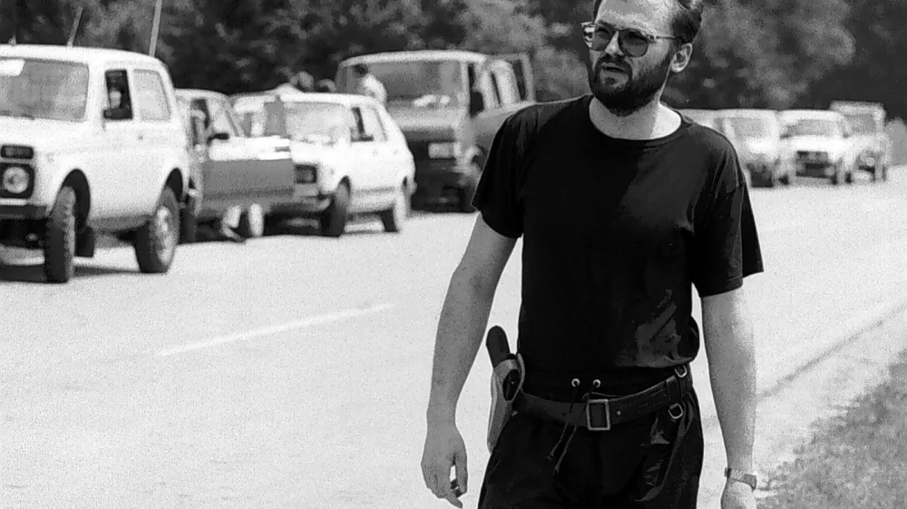 Jelko Kacin na letališču Brnik jun./jul. 91osamosvojitev Slovenije