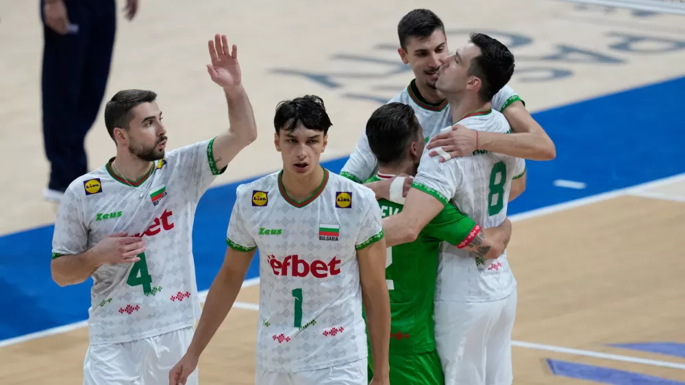 Bulgarian players encourage each other during their semifinal match against the Czech Republic at the 2025 FIVB Volleyball Men's World Championship in Pasay city, Philippines, Saturday, Sept. 27, 2025. (AP Photo/Aaron Favila)