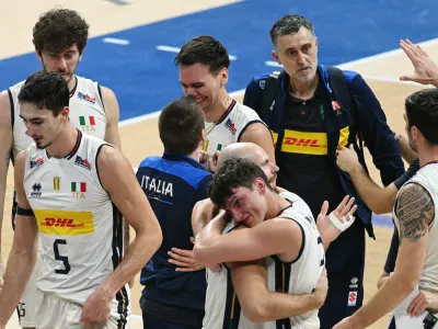 Volleyball - Men's World Championships - Semi Finals - Poland v Italy - SM Mall of Asia Arena, Pasay City, Philippines - September 27, 2025 Italy players celebrate after the match REUTERS/Noel Celis