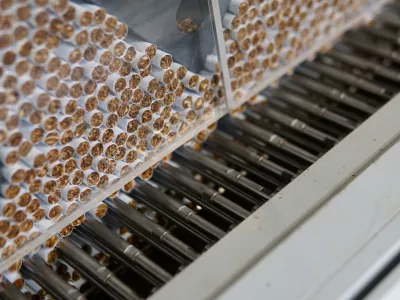 Pogled v tovarno. Slika je simbolična.