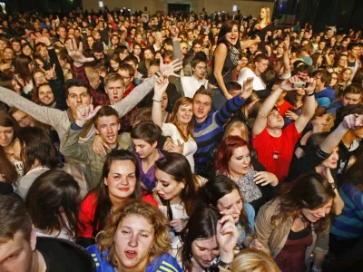 ﻿študenti - brusi - - 6.11.2013 - največje brucovanje v Sloveniji pod nazivom BRUC 2013, študentska zabava na Gospodarskem razstavišču v Ljubljani//FOTO: Tomaž Skale