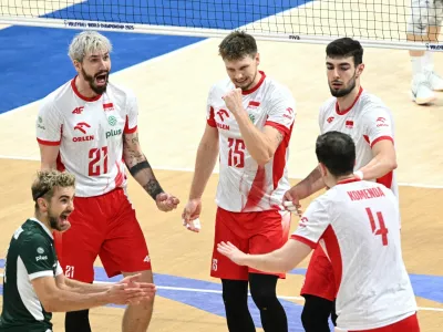 Volleyball - Men's World Championships - 3rd Place Play-Off - Czech Republic v Poland - SM Mall of Asia Arena, Pasay City, Philippines - September 28, 2025 Poland players react REUTERS/Noel Celis