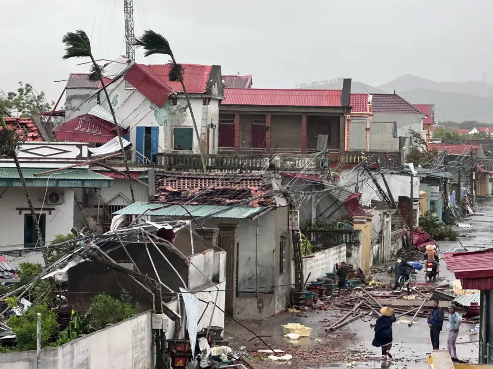 Houses are damaged in the aftermath of typhoon Bualoi in Thanh Hoa, Vietnam, Monday, Sept. 29, 2025. (Viet Hoang/VNExpress via AP)