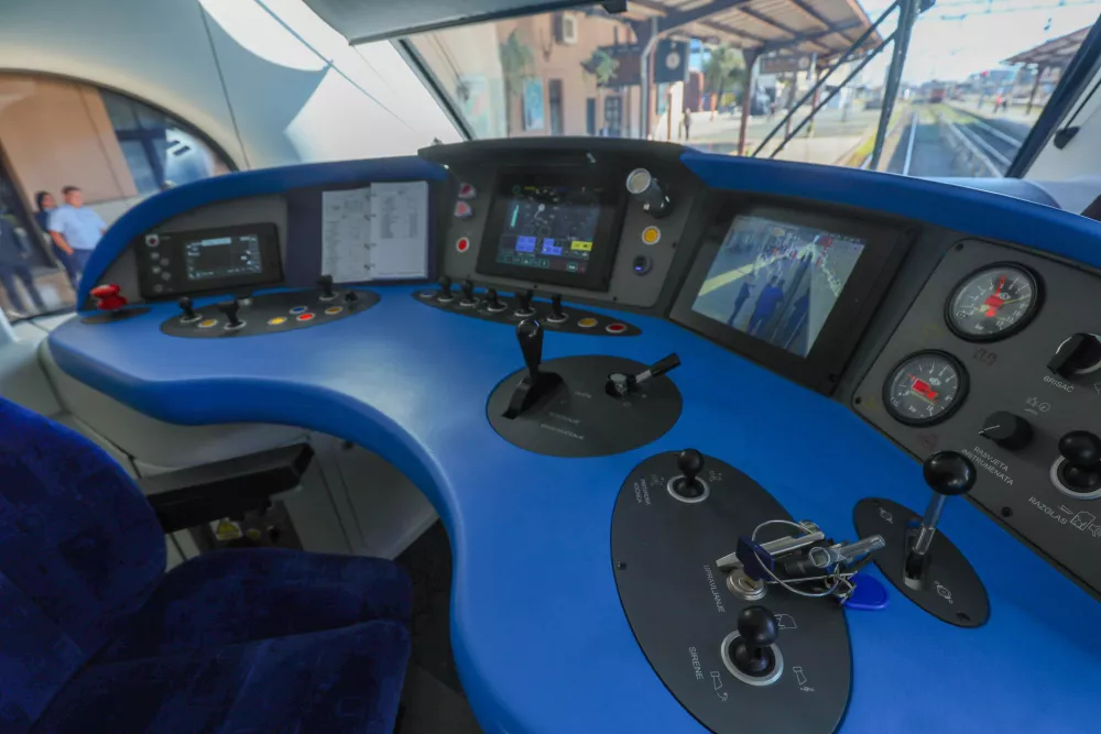 29.09.2025., Zagreb - Glavni kolodvor. Potpredsjednik Vlade i ministar mora, prometa i infrastrukture Oleg Butkovic sudjelovao je na pustanju u promet prvog baterijskog vlaka. Pustanje u promet novog vlaka obiljezeno je redovnom voznjom na relaciji Zagreb – Vrbovec – Bjelovar. Photo: Sanjin Strukic/PIXSELL