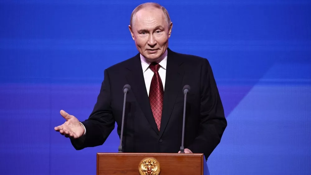 FILED - 13 September 2025, Russia, Moscow: Russian President Vladimir Putin delivers a speech during an event celebrating the 878th anniversary of the foundation of Moscow at the Zaryadye Concert Hall. Photo: -/Kremlin/dpa - ATTENTION: editorial use only and only if the credit mentioned above is referenced in full