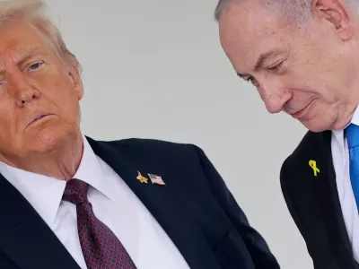 U.S. President Donald Trump welcomes Israeli Prime Minister Benjamin Netanyahu at the White House in Washington, D.C., U.S., September 29, 2025. REUTERS/Jonathan Ernst   TPX IMAGES OF THE DAY