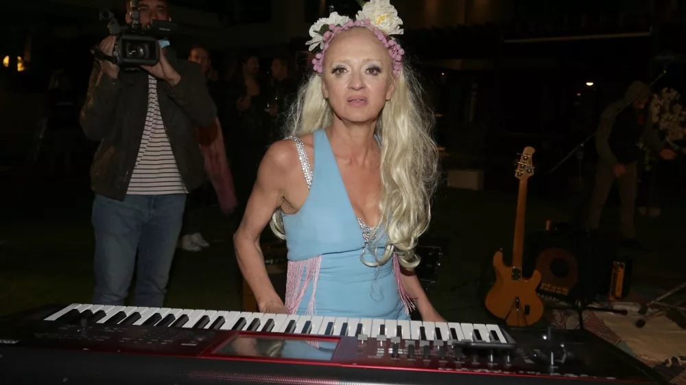 Bebi Dol naj bi v zadnjem času zašla tudi v finančne težave. F Pixsell