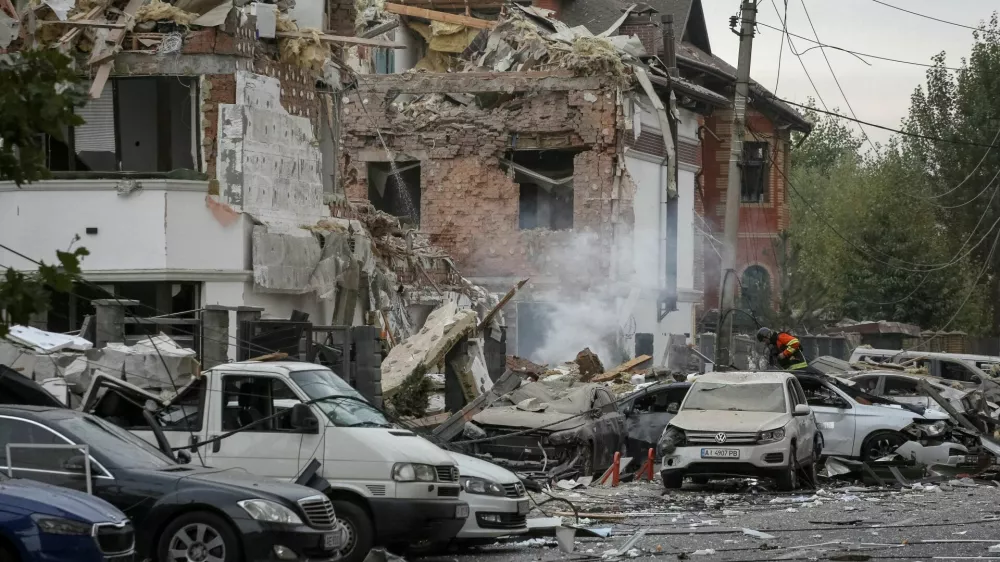 FILE PHOTO: A view shows a residential neighbourhood hit during a Russian drone and missile strike, amid Russia's attack on Ukraine, in the outskirts of Kyiv, Ukraine, September 28, 2025. REUTERS/Anatolii Stepanov/File Photo