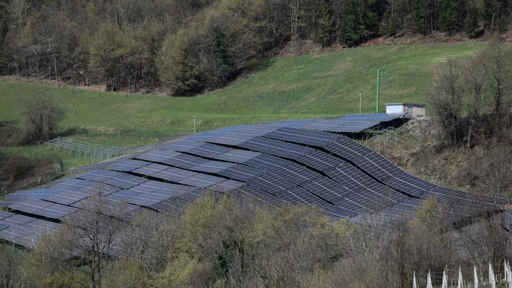 3.4.2025 - Sončna elektrarna - Svibno - vas Počakovo - sončna elektrarna na kmetijskem zemljiščuFoto: Luka Cjuha