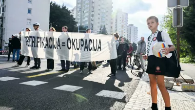 29.09.2025 Protest prebivalcev Savskega naselja na Linhartovi censti - Civilna iniciativa Savsko naselje in PLAC - Participativna Ljubljanska Avtonomna Cona - protestni shod Savčank in Savčanov, pa tudi drugih enakomislečih someščanov. FotoNik Erik Neubauer