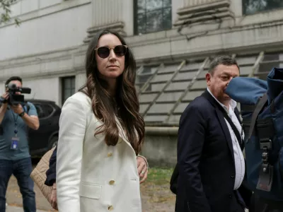 Charlie Javice leaves Manhattan federal court after being sentenced to 85 months in prison for defrauding JPMorgan Chase & Co., in New York City, U.S., September 29, 2025. REUTERS/Jeenah Moon