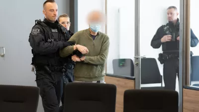 30 September 2025, Saxony, Dresden: The main defendant Jian G. (C) is escorted into the courtroom at the Dresden Higher Regional Court (OLG) prior to the announcement of the verdict in a high-profile espionage case. The proceedings concern a former employee of Alternative for Germany (AfD) parliamentarian Maximilian Krah and his alleged accomplice, accused of passing sensitive information to foreign actors. Photo: Sebastian Kahnert/dpa-pool/dpa - ACHTUNG: Der Angeklagte/ Verurteilte und andere prozessbeteiligte Person(en) wurde(n) aus rechtlichen Gründen gepixelt