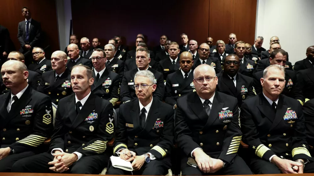 Minister noče debelih generalov