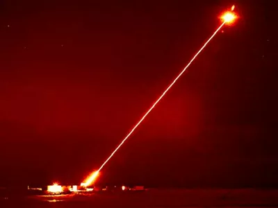 Laser z imenom dragonfire, ki ga razvija britanska vojska. / Foto: Britansko Obrambno Ministrstvo