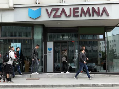 - Simbolična fotografija - Zavarovalnica Vzajemna Poslovalnica Ljubljana, Vošnjakova ulica 2 v Ljubljani - stavba - uprava18.05.2023 – Vzajemna, zdravstvena zavarovalnica – uprava predstavila stališče in nadaljnje korake v zvezi z uredbo o določitvi najvišje cene premije dopolnilnega zdravstvenega zavarovanja in novelo zakona o zdravstvenem varstvu in zdravstvenem zavarovanju//FOTO: Tomaž Skale