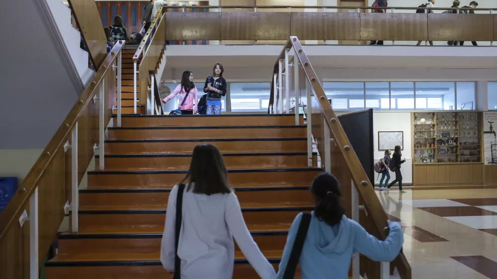 Kadrovska kriza: Brez učiteljev ni šole, toda kje jih dobiti?