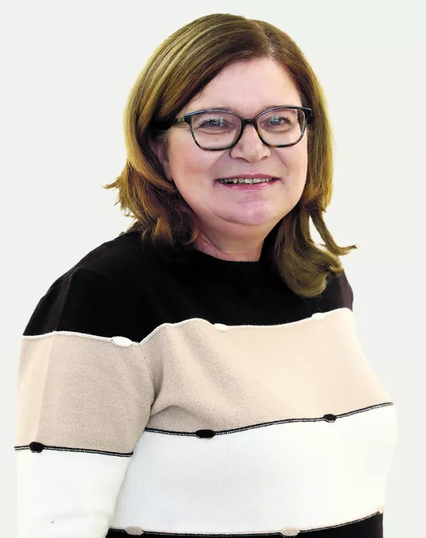 Meta Černoga- Redakcija Dnevnik 2024 - portreti za komentarje in kolumne - kolumnisti - komentatorji – novinarji - portret //FOTO: Luka Cjuha / Foto: Luka Cjuha