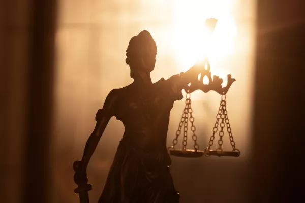 Včasih sončna svetloba tudi zaslepi … / Foto: Istock