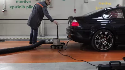 ﻿- izpušni plini - meritve izpušnih plinov v skladu z direktivami EU, - 05.11.2015 - Tehnični pregledi Interservice d.o.o., Leskoškova 11 v Ljubljani - tehnični pregled za motorna in priklopna vozila - avtomobilizem  //FOTO: Luka Cjuha.