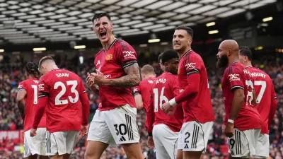 04 October 2025, United Kingdom, Manchester: Manchester United's Benjamin Sesko (3rd L) celebrates scoring his side's second goal with teammates during the English Premier League soccer match between Manchester United and Sunderland at Old Trafford. Photo: Martin Rickett/PA Wire/dpa