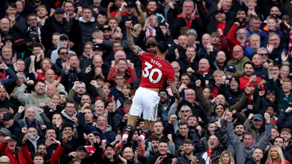 Soccer Football - Premier League - Manchester United v Sunderland - Old Trafford, Manchester, Britain - October 4, 2025 Manchester United's Benjamin Sesko celebrates scoring their second goal REUTERS/Scott Heppell EDITORIAL USE ONLY. NO USE WITH UNAUTHORIZED AUDIO, VIDEO, DATA, FIXTURE LISTS, CLUB/LEAGUE LOGOS OR 'LIVE' SERVICES. ONLINE IN-MATCH USE LIMITED TO 120 IMAGES, NO VIDEO EMULATION. NO USE IN BETTING, GAMES OR SINGLE CLUB/LEAGUE/PLAYER PUBLICATIONS. PLEASE CONTACT YOUR ACCOUNT REPRESENTATIVE FOR FURTHER DETAILS..   TPX IMAGES OF THE DAY