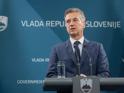Ljubljana, vlada.Novinarska konferenca ob tretji obletnici dela aktualne vlade, na kateri so sodelovali predsednik vlade Robert Golob, ministrica za kulturo Asta Vrecko in minister za gospodarstvo, turizem in sport Matjaz Han.