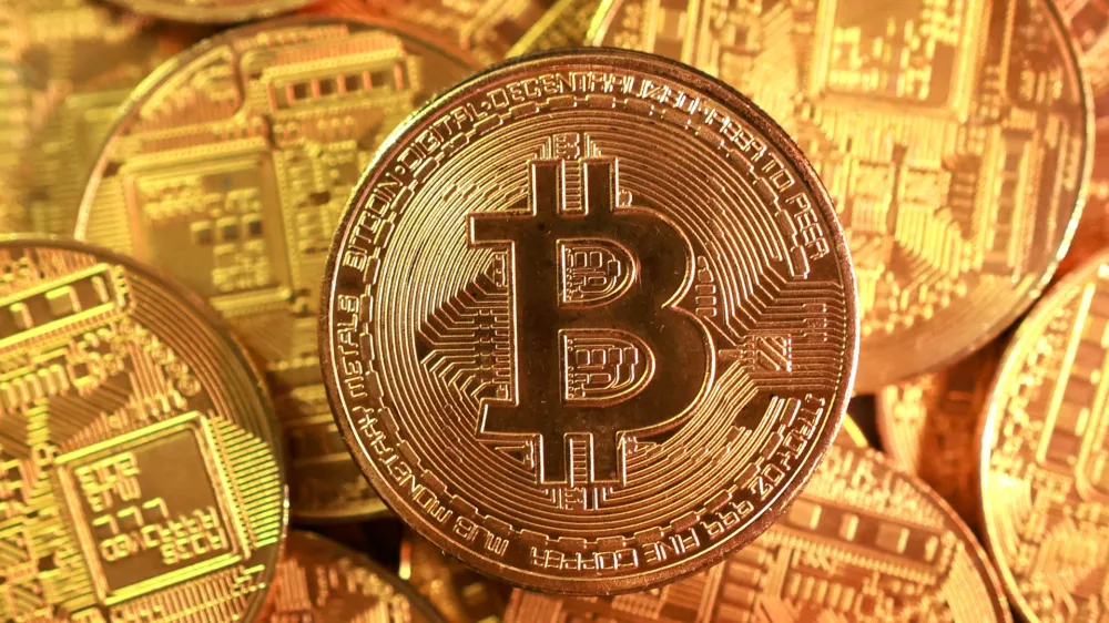FILE PHOTO: Representation of Bitcoin coin cryptocurrency is seen in this illustration taken September 10, 2025. REUTERS/Dado Ruvic/Illustration/File Photo