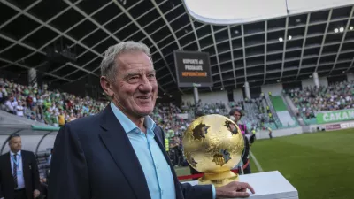 ﻿predsednik NK Olimpija Ljubljana Milan Mandarić - 21.05.2016 - nogomet Olimpija: Krka, Prva liga - zadnji krog - tekma zadnjega kroga slovenske lige - NK Olimpija je uradno postala državni prvak ///FOTO: Luka Cjuha.