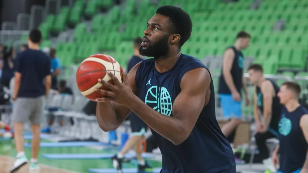 - Josh Nebo.- 27.04.2024. Trening slovenske košarkarske reprezentance pred odhodom na kvalifikacijski turnir za Olimpijske igre v Grčiji. //FOTO: Bojan Velikonja