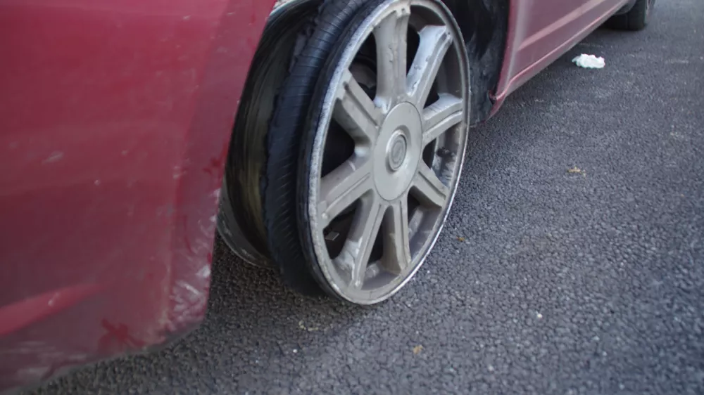 ﻿avto, pnevmatika, guma, Koper, divjanje, cesta, promet