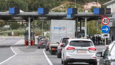 - kolona na meji- mejni prehod Dragonja - slovensko-hrvaška meja- policija izvaja selektivni nadzor za vse, ki vstapojo iz Hrvaške. - 2110.2023 – ponovni začasni nadzor na mejnih prehodih - uvedba deset dnevnega nadzora na mejah s Hrvaško in Madžarsko - 12 kontrolnih točk na hrvaški in dve na madžarski meji - //FOTO: Bojan Velikonja