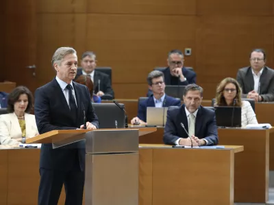Predsednik vlade Rober Golob in Minister za finance Klemen Boštjančič6.10.2025 - izredna seja DZ, na kateri bodo predstavili proračunski memorandum 2026-2027, predlog sprememb proračuna RS za leto 2026 in predlog proračuna RS za leto 2027; DZ,Foto: Luka Cjuha