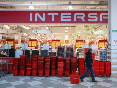 A customer pulls a shopping cart at the Interspar store in Szolnok about 110 km to east from Hungarian capital Budapest on March 17, 2025. In a bid to quell growing consumer anger about rampant inflation, Hungarian premier Viktor Orban has introduced price controls on several basic foodstuffs. By launching food price controls -- which countries like Greece and Romania have also imposed -- the nationalist premier seeks to curb rising prices ahead of next year's elections.,Image: 981377403, License: Rights-managed, Restrictions:, Model Release: no