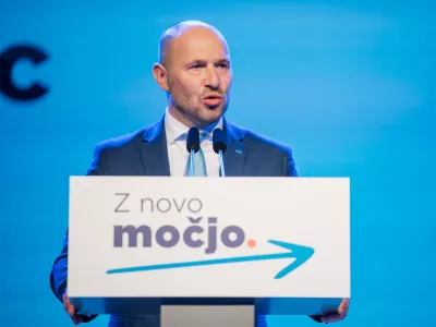 Polzela, Sportna dvorana Polzela.Volilni kongres NSi, na katerem so za novega predsednika stranke izvolili Jerneja Vrtovca.Novoizvoljeni predsednik stranke NSi Jernej Vrtovec.