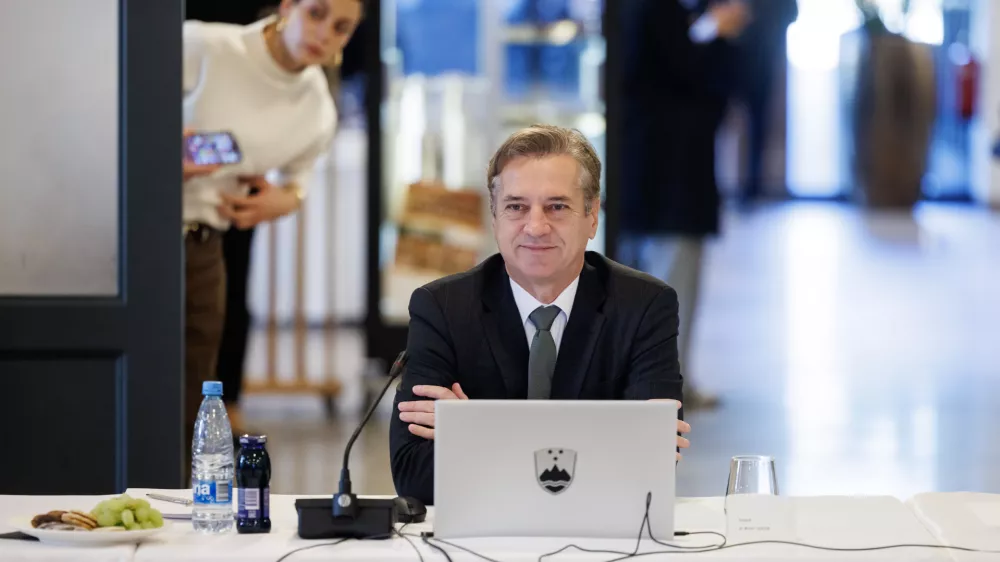 Mozirje, Restavracija Gaj.Redna seja vlade med delovnim obiskom v Savinjski regiji.Predsednik vlade Robert Golob.