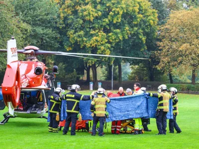 07 October 2025, North Rhine-Westphalia, Herdecke: Emergency services stand next to a rescue helicopter after the newly elected mayor of Herdecke, Iris Stalzer, was found critically injured in her apartment. Iris Stalzer, from the centre-left Social Democratic Party, suffered multiple stab wounds, security sources told dpa on Tuesday. Photo: Alex Talash/dpa