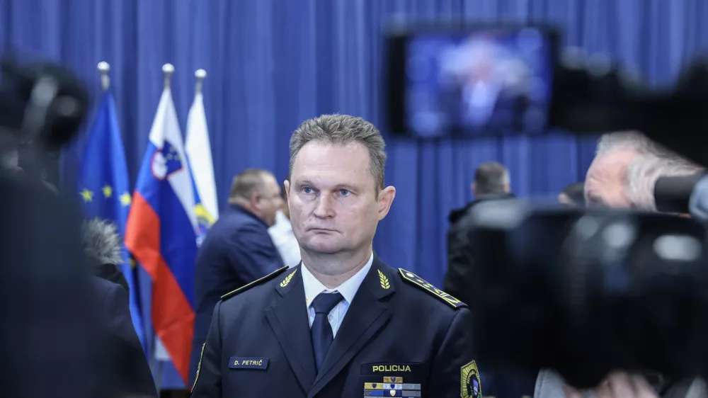 Boštjan Poklukar, Damjan Petrič- 12.02.2025 - Policija je nagradila 66 izjemnih posameznikov, ki so v najrazličnejših okoliščinah pomagali reševati življenja ljudi - podelitev, policija, hrabrost, požrtvovalnost, priznanja//FOTO: Jaka Gasar