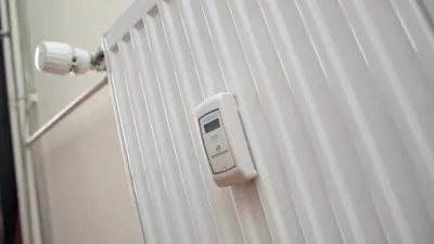 - centralno ogrevanje - delilnik stroškov toplote - daljinsko odcitavanje vrednosti porabe -merilec - radiator //FOTO: Tomaž Zajelšnik