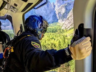 Reševalni helikopter, policijski helikopter, nesreča v gorah, gorska nesreča, gore, GRZS, reševanjeFoto: PU Kranj