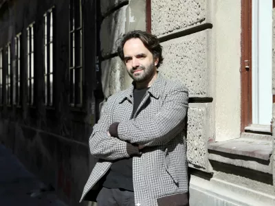 - 05.04.2023 - Matevž Granda, arhitekt in umetni&scaron;ki direktor revije Outsider //FOTO: Tomaž Skale