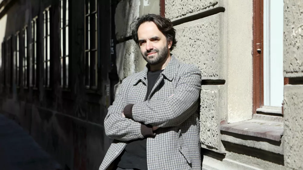 - 05.04.2023 - Matevž Granda, arhitekt in umetni&scaron;ki direktor revije Outsider //FOTO: Tomaž Skale