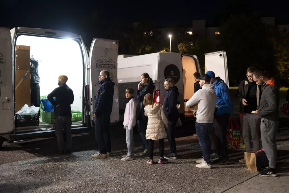 Zvečer se parkirišče na Viču prelevi v pravo malo tržnico. Le kaj prodajajo?