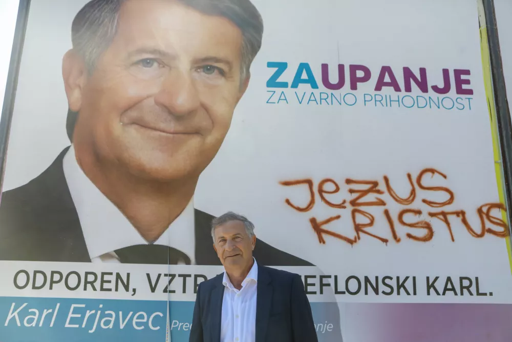 25.08.2025 - Karel Erjavec - ZAUPANJE - stranka - volilni plakat - jumbo plakat izjava za medije predsednika stranke Zaupanje Karla Erjavca ob zagonu plakatne kampanje, na kateri bo predstavil pomen gesla, ključne vrednote in nadaljnje korake strankeFoto: Luka Cjuha